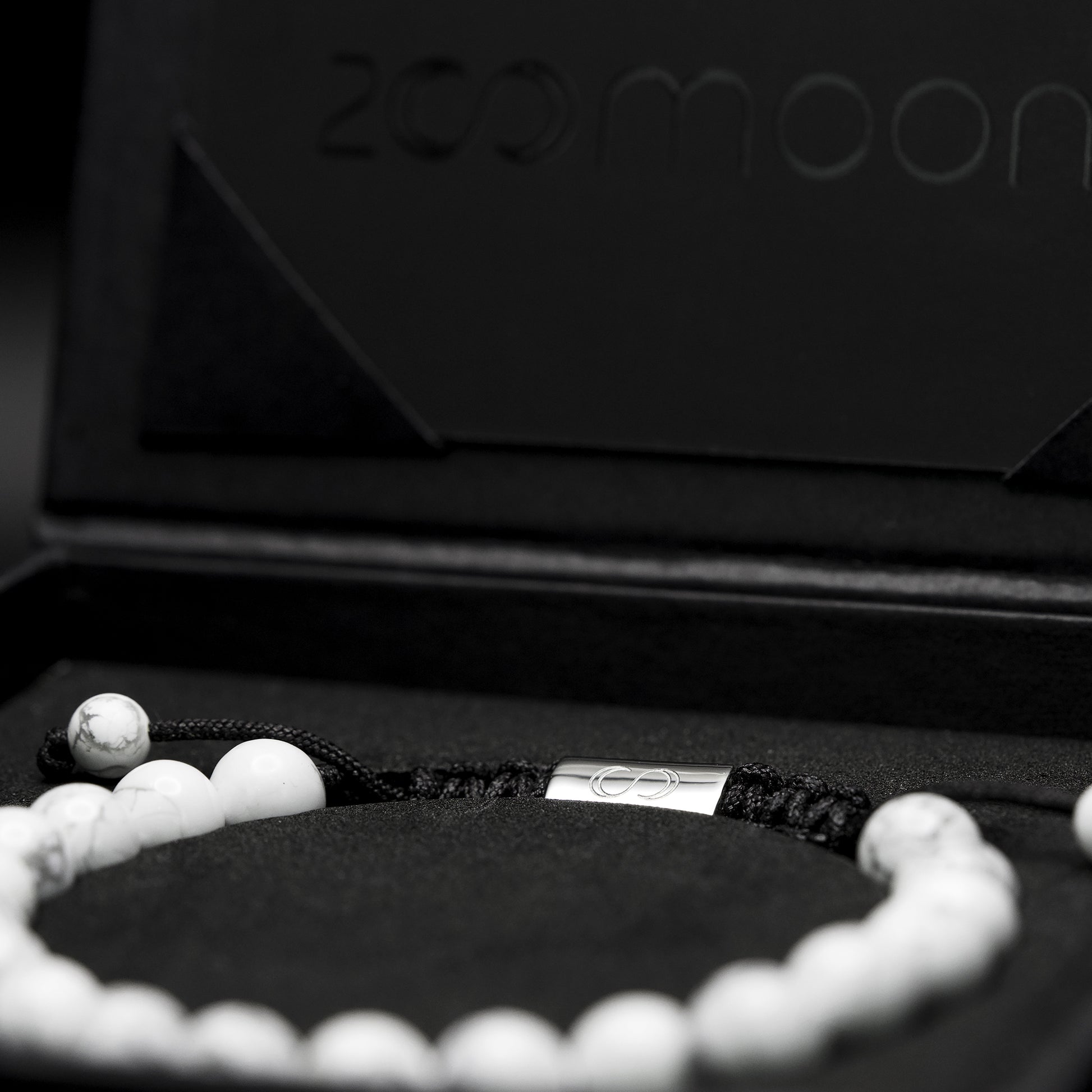 Full Moon Adjustable Howlite Beaded Gemstone Bracelet In Package